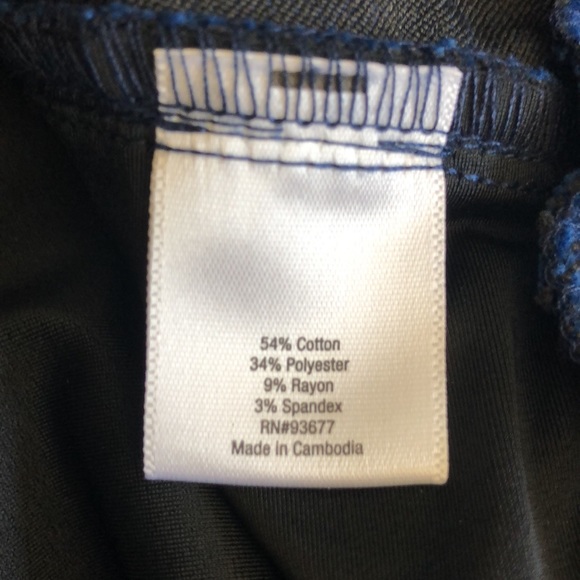 St. John’s Bay Mid Rise Slenderizing Capri Navy Blue Size 12 - Picture 10 of 11